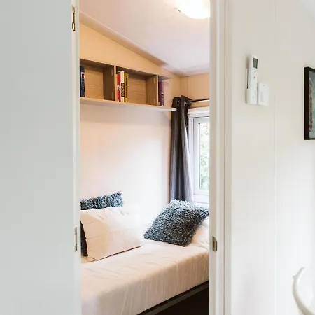 Cozy Chalet For 5p With Garden In A Lovely Area Near Chalet Goedereede