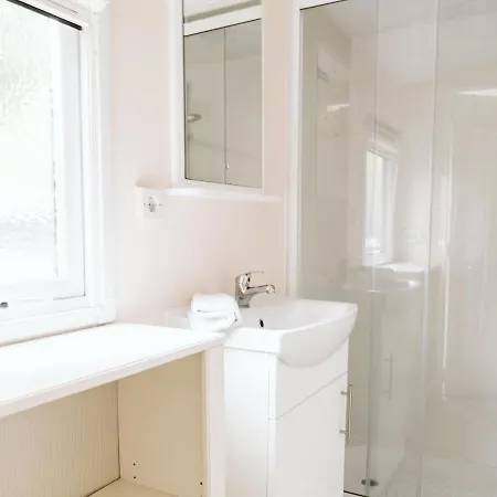 Cozy Chalet For 5p With Garden In A Lovely Area Near * Goedereede