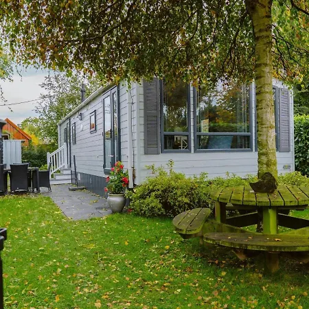 Cozy Chalet For 5p With Garden In A Lovely Area Near Goedereede
