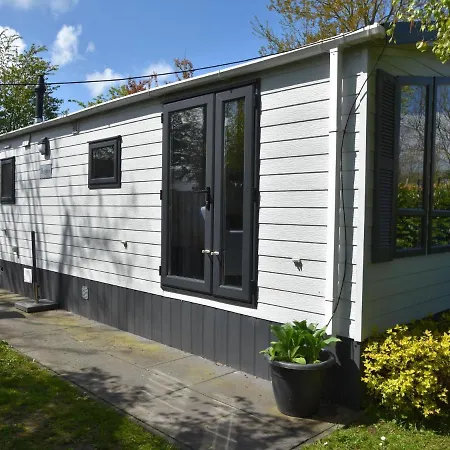 Cozy Chalet For 5p With Garden In A Lovely Area Near Chalet Goedereede