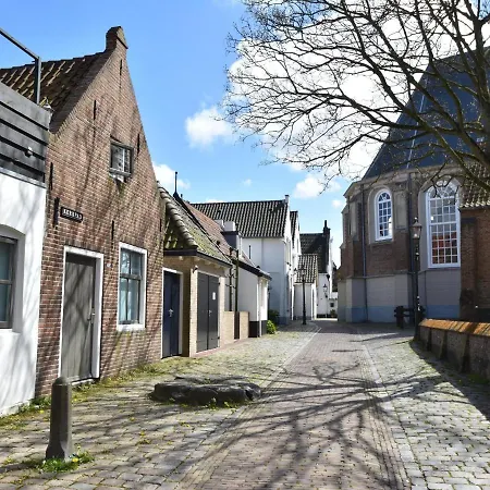 Cozy Chalet For 5p With Garden In A Lovely Area Near Goedereede