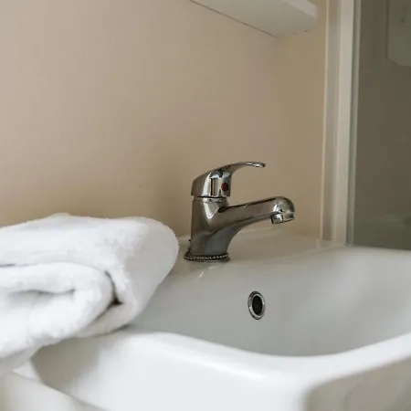 木屋 Cozy Chalet For 5p With Garden In A Lovely Area Near Goedereede